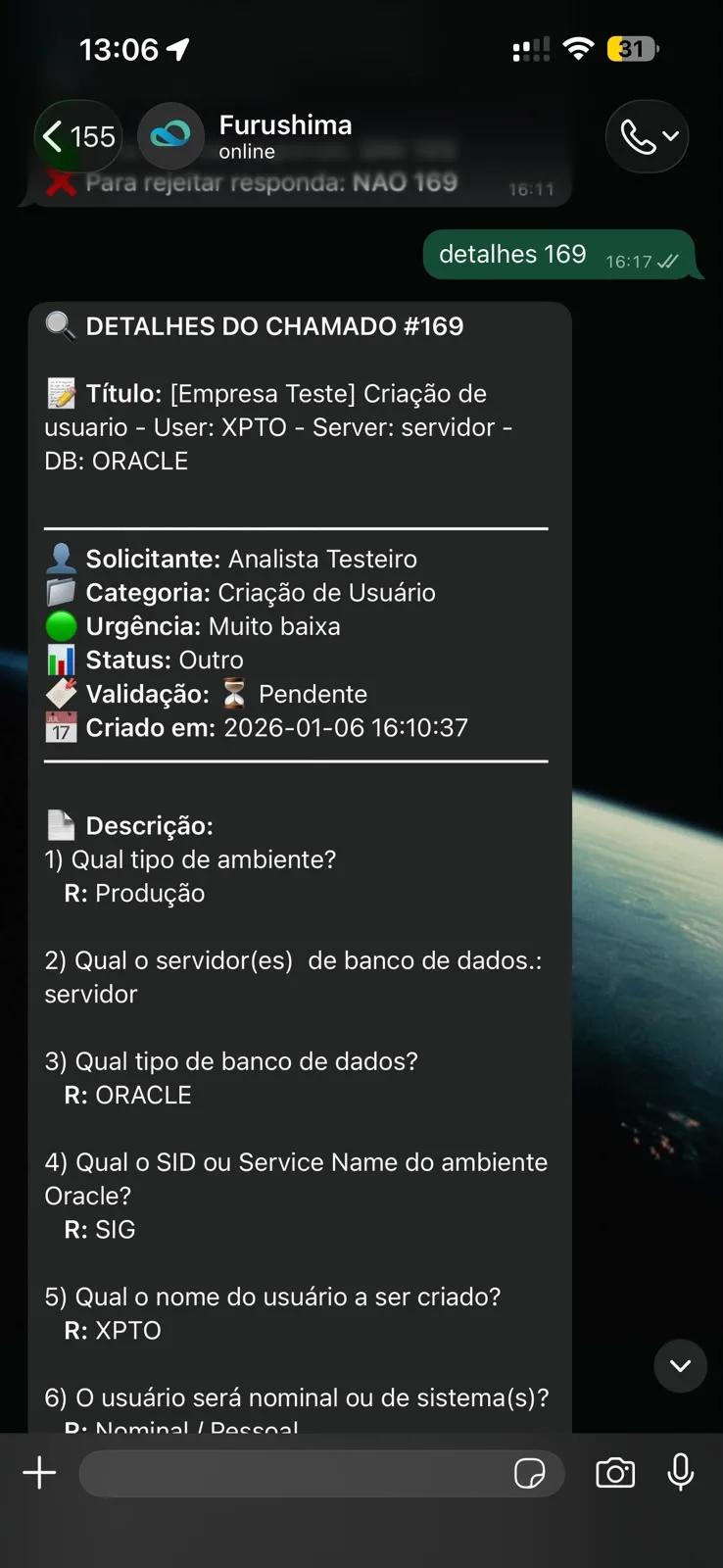 Detalhes do chamado no WhatsApp com título, solicitante, categoria, urgência, status, validação e o formulário respondido